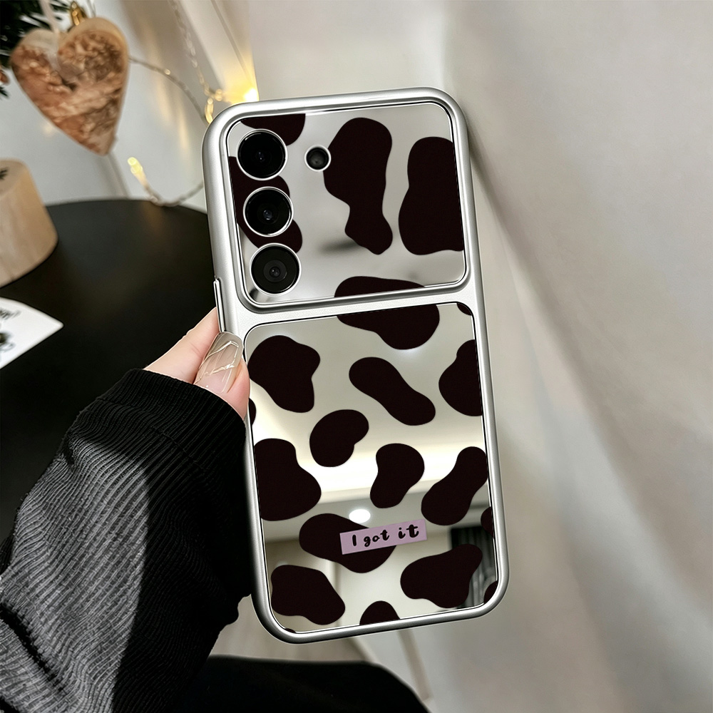 Y2K風の牛柄ミラー加工スマートフォンケース。Samsung - Samsung Galaxy S25 のレビューと価格