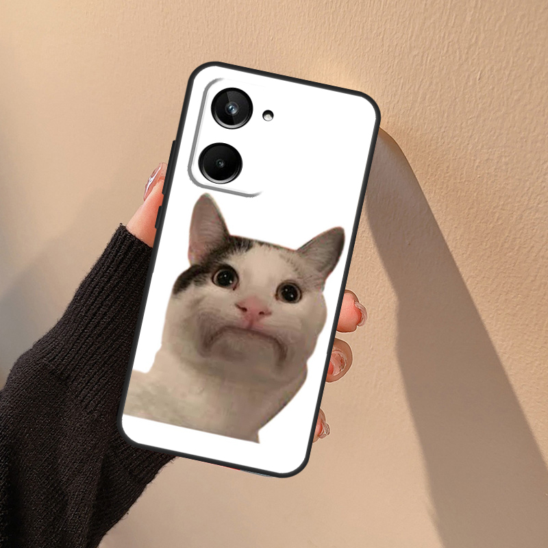 白鯨の猫のミームをモチーフにした、笑顔のイラスト入りケース。 - Realme C67 のレビューと価格