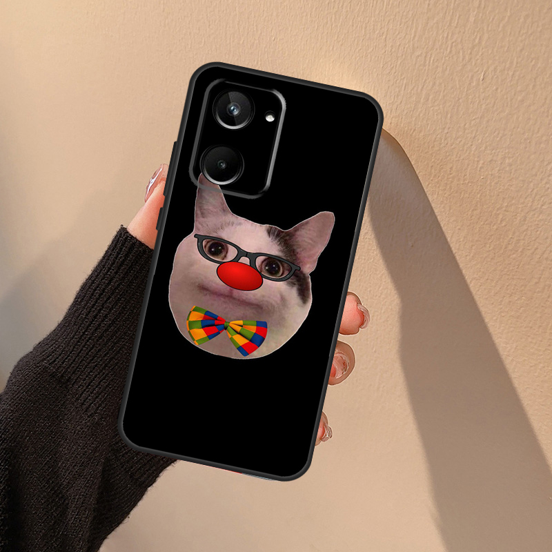 白鯨の猫のミームをモチーフにした、笑顔のイラスト入りケース。 - Realme C67 のレビューと価格